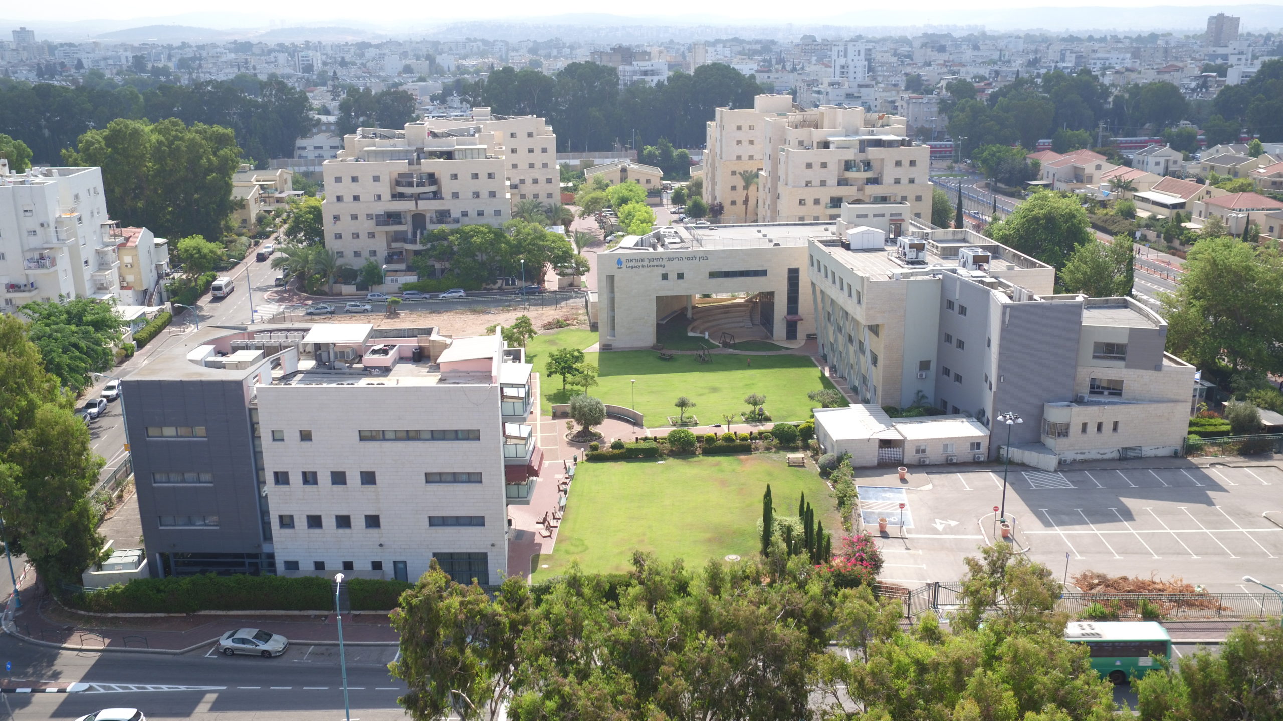 מבט על של קמפוס המכללה