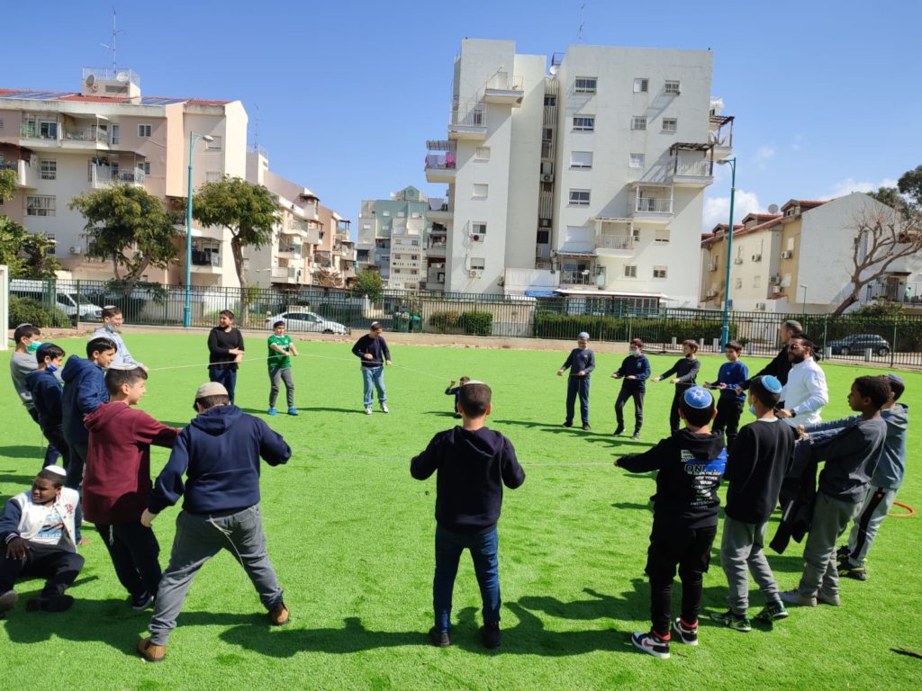 אירוח תלמידי בית הספר אהרון הראה בקרית שמואל במסגרת יום המעשים הטובים